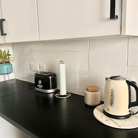 Large 2 Bedroom, Ground Floor Flat, Close To City Эдинбург Экстерьер фото