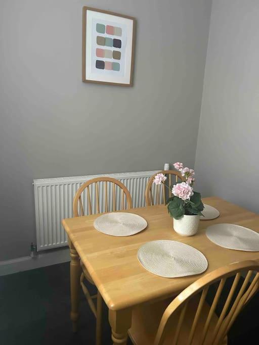 Large 2 Bedroom, Ground Floor Flat, Close To City Эдинбург Экстерьер фото